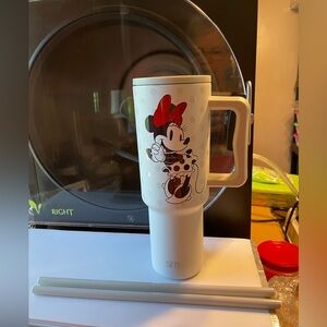 Disney Minnie mouse 40 ounce Tumblr. Simple Modern.